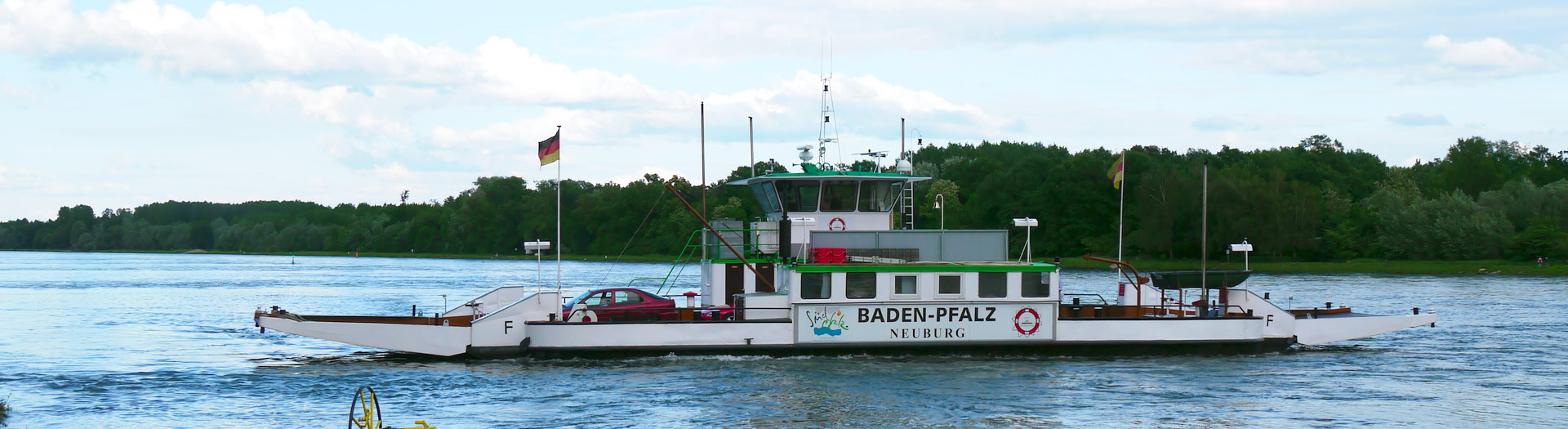 Rheinfähre in Neuburg und Neuburgweier